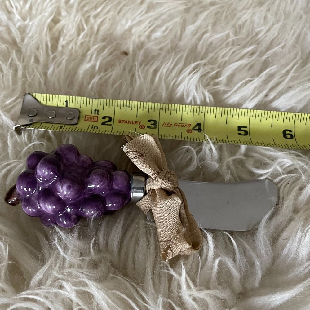 NWOT Porcelain Repousse Handle Stainless Butter Spreader 5 1/2"